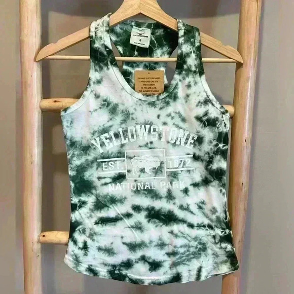 ✨NWT Yellowstone size small tie-dye racer back tank green white - Picture 1 of 7